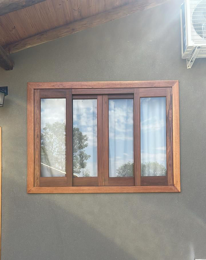 Janela de Madeira Vazada